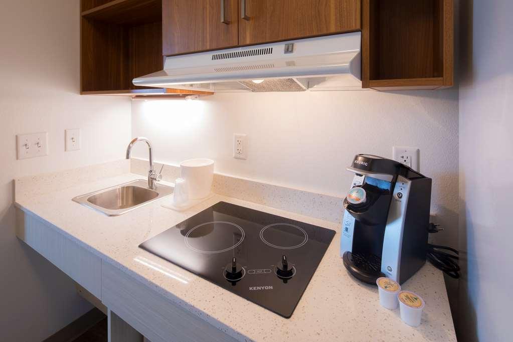 Uptown Suites Extended Stay Denver Co -Westminster Room photo